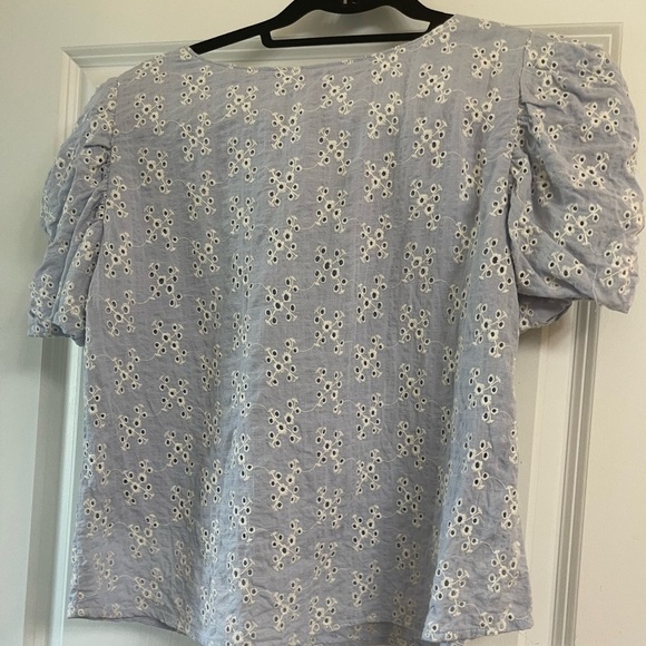 Olivaceous Eyelet Puff Sleeve Blouse - Size M - Picture 2 of 2